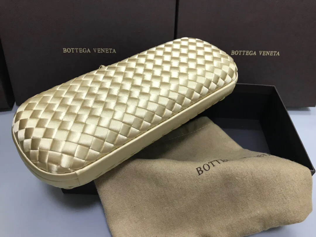 Style No. (8651), upgraded version of full silk evening bag inside and outside~~~INTRECCIATO woven IMPERO STRETCH KNOT clutch bag, hand-woven silk, smooth satin piping, Intrecciato engraved metal buckle, silk satin lining. Large size: 25cm*10cm*5cm
